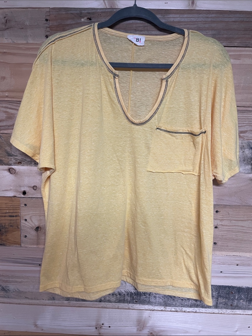 BiBi size Med Golden Yellow Short Sleeve V-neck Lightweight T-shirt with Pocket